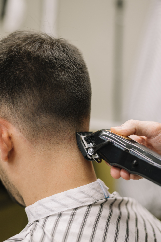 Corte de pelo para hombre en Peluquería Daes Astillero